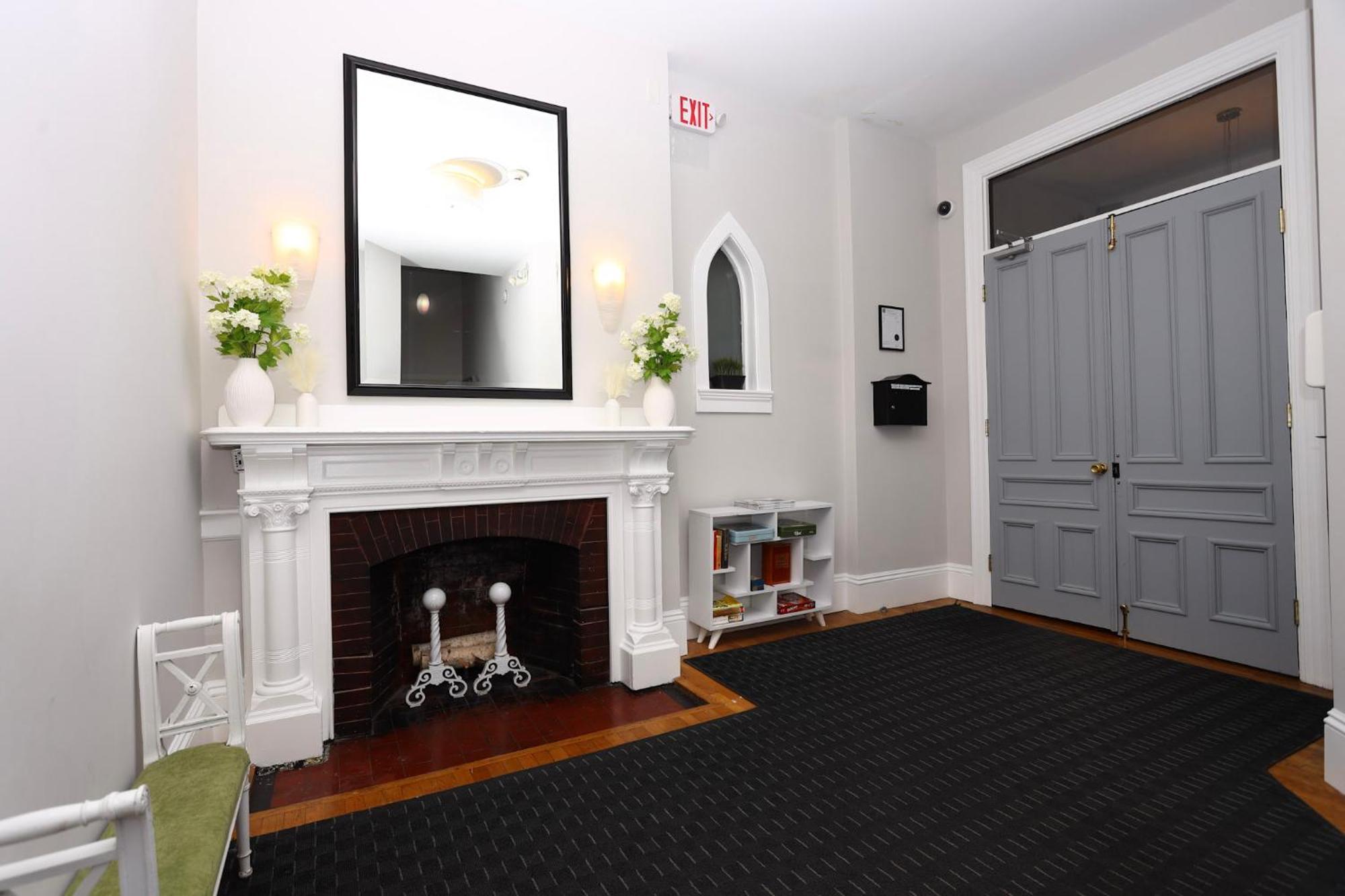 Stylish Studio On Newbury St, This Is Boston! #12 Екстер'єр фото